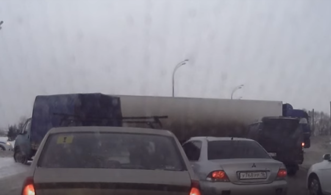 «Живой щит» в Татарстане не удержал беглеца на Mitsubishi Lancer (ВИДЕО)