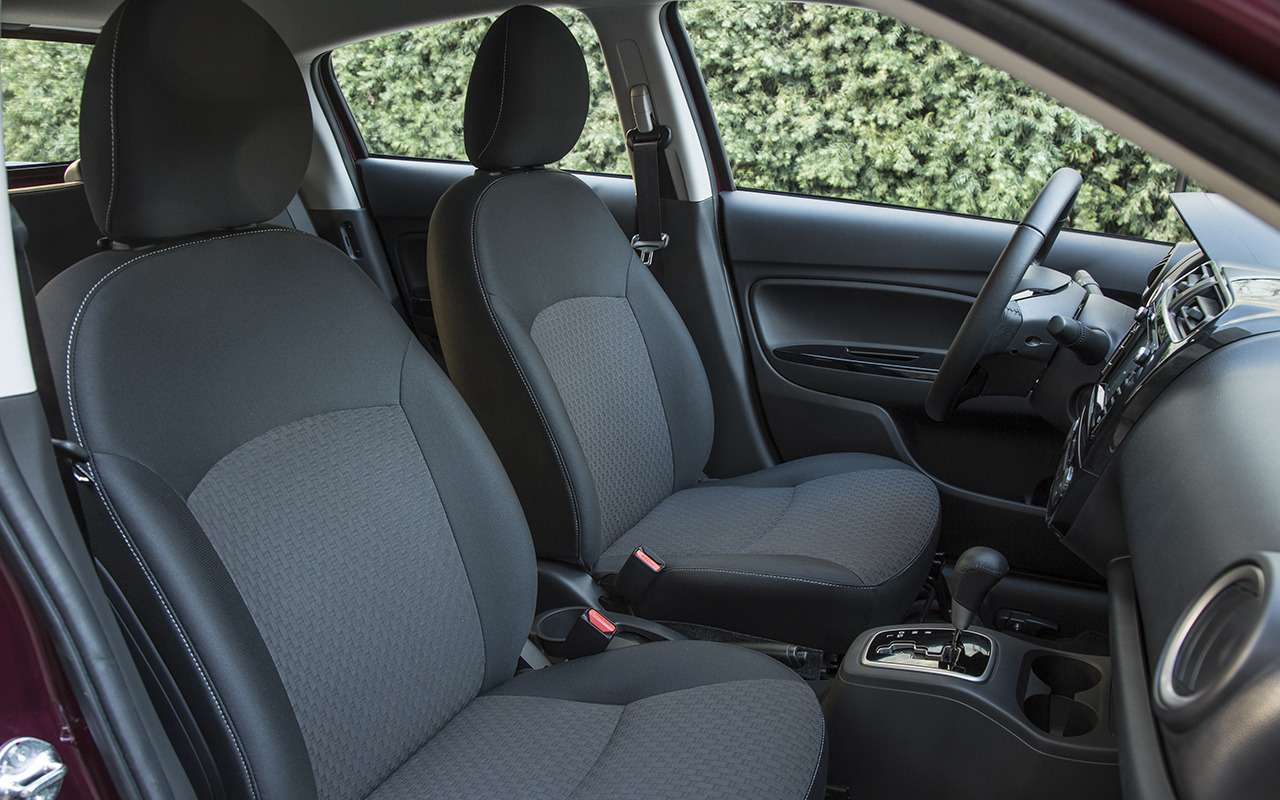 Интерьер Mitsubishi Mirage