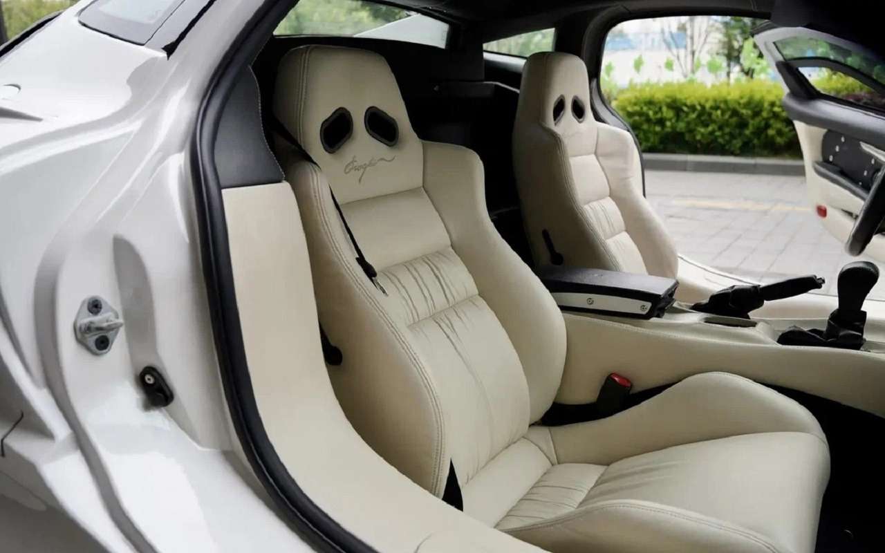 Интерьер Mitsuoka Orochi