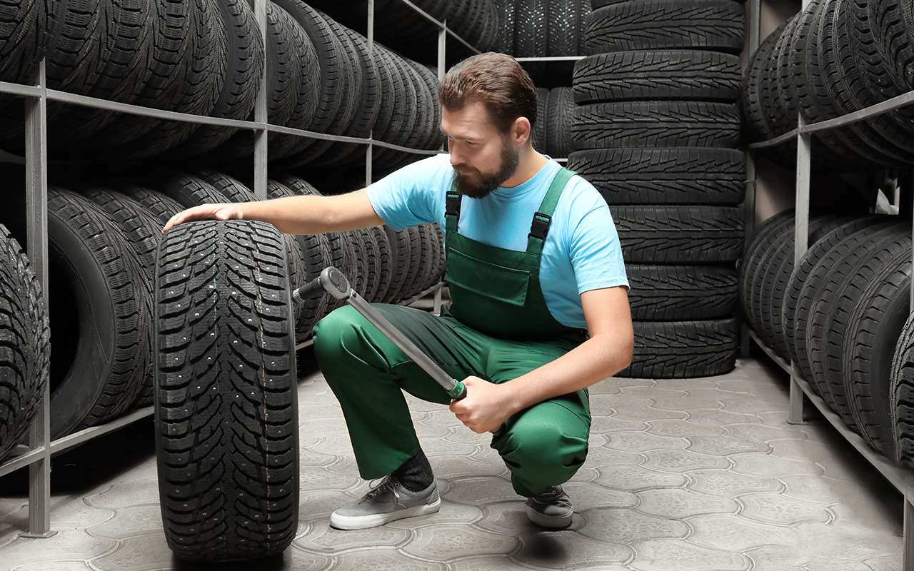 Большинство водителей на сезонный шиномонтаж заезжают, что определенно радует. Любителей поездить зимой на «лете» сравнительно мало, а вот фанатов обратного достаточно много. Их не смущает даже повышенный износ зимней резины в жару.