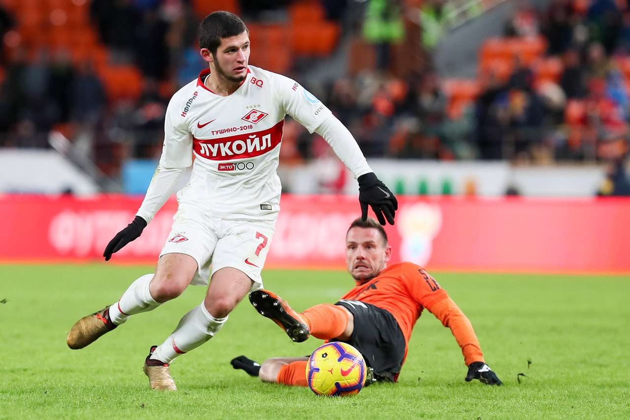 Че ты так медленно переходишь? Футболист «Спартака» избил пешехода