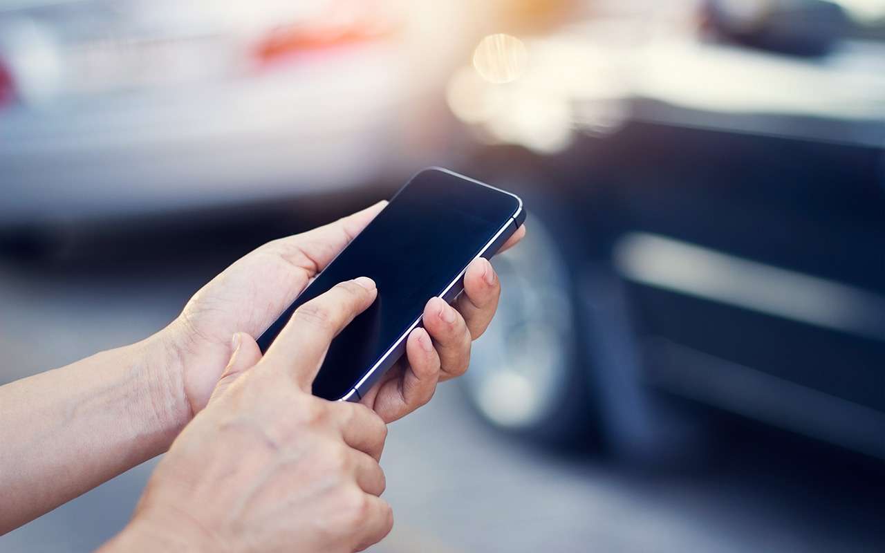 Россиянам разрешили оформлять ДТП со смартфона