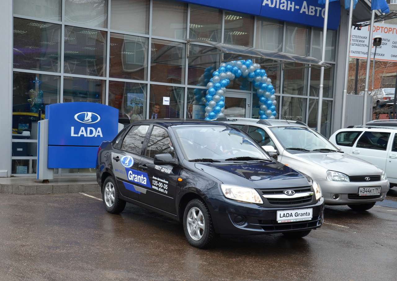 Lada Granta приехала в московские автосалоны