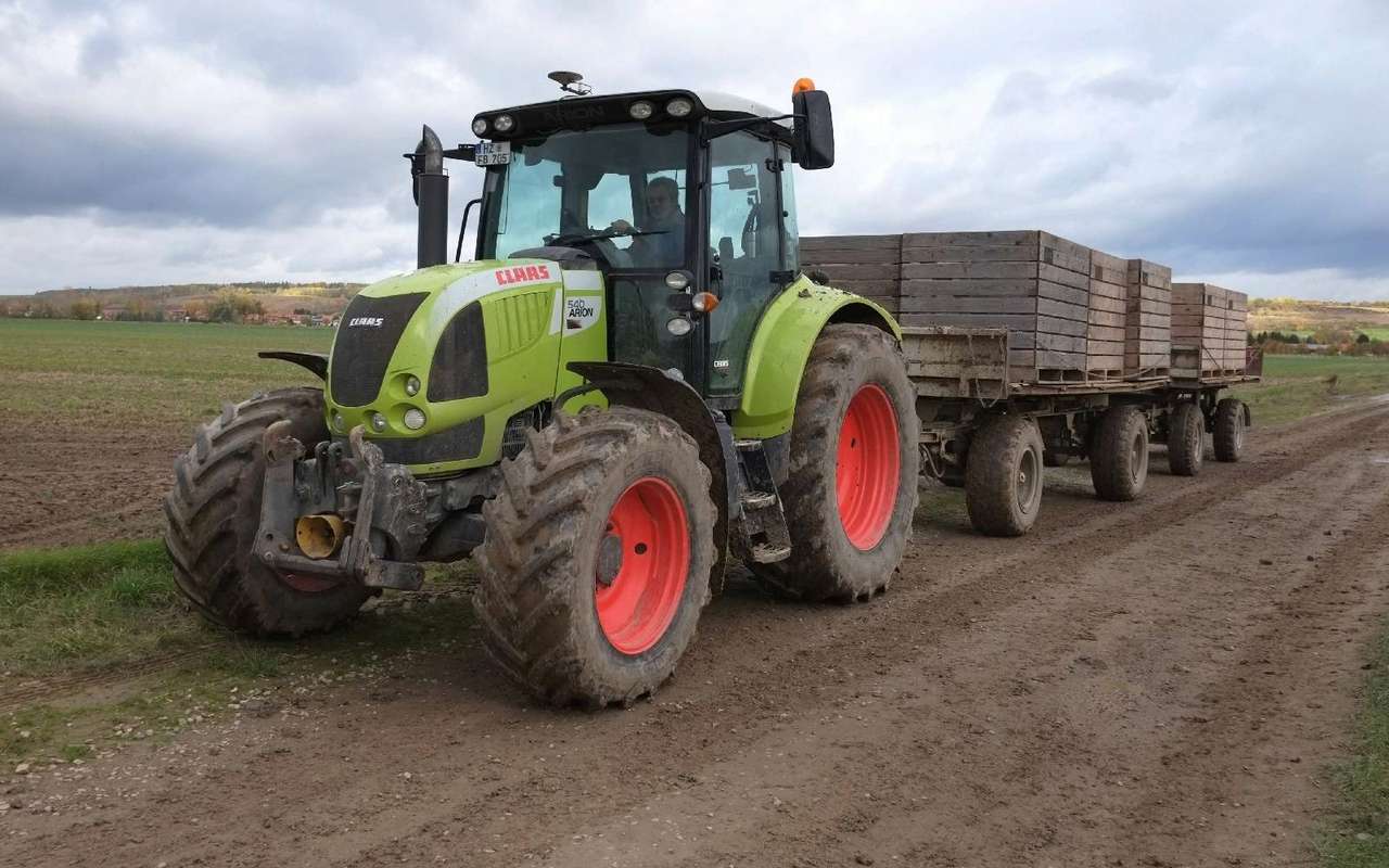 Второй день рождения: чудо-разъезд поезда и трактора