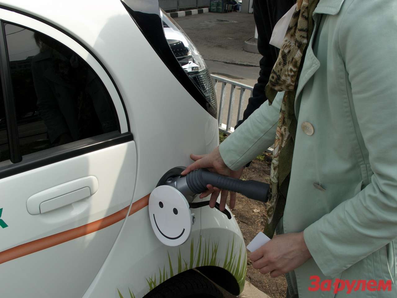 Полицию и «Почту России» хотят пересадить на электромобили