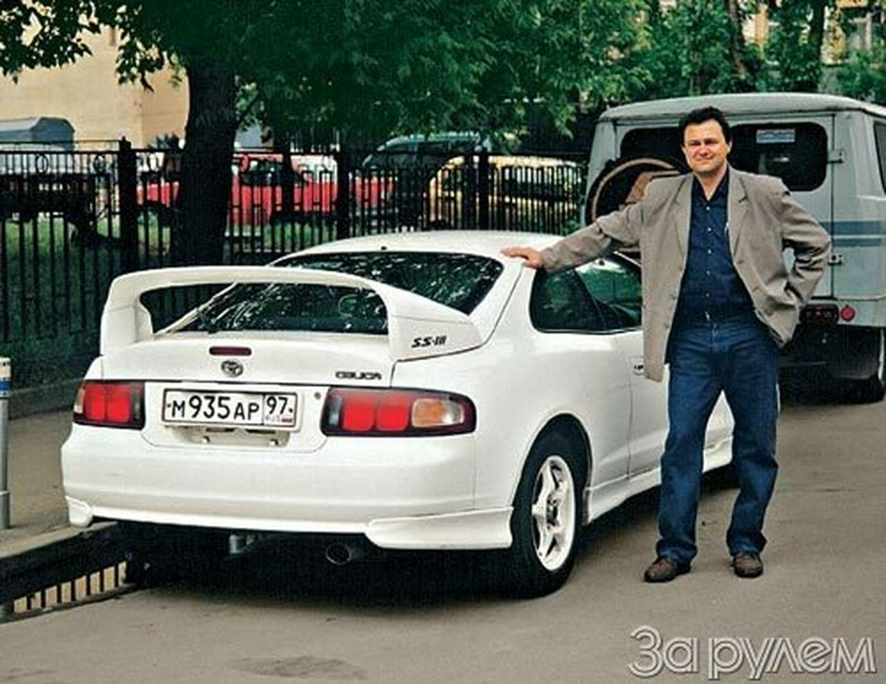 Спорт-купе нашел на "зеленке"