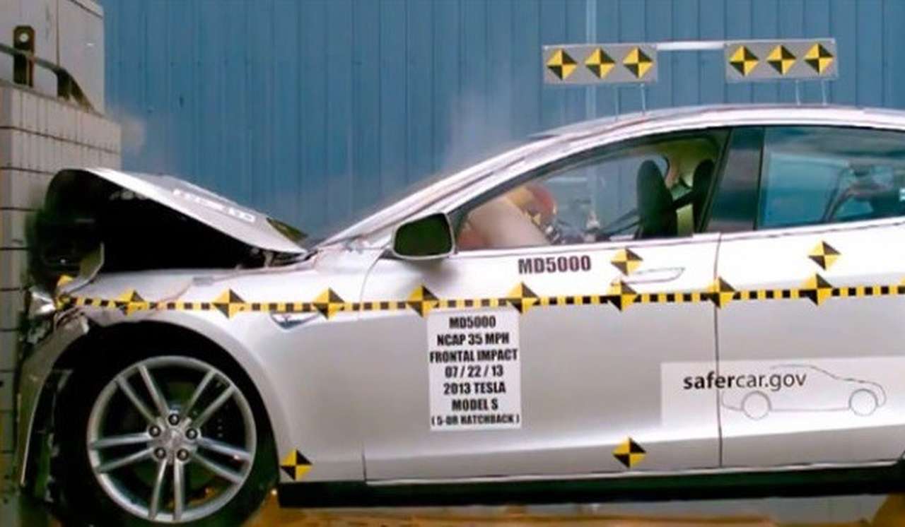 Компании Tesla досталось за похвальбу результатами краш-тестов