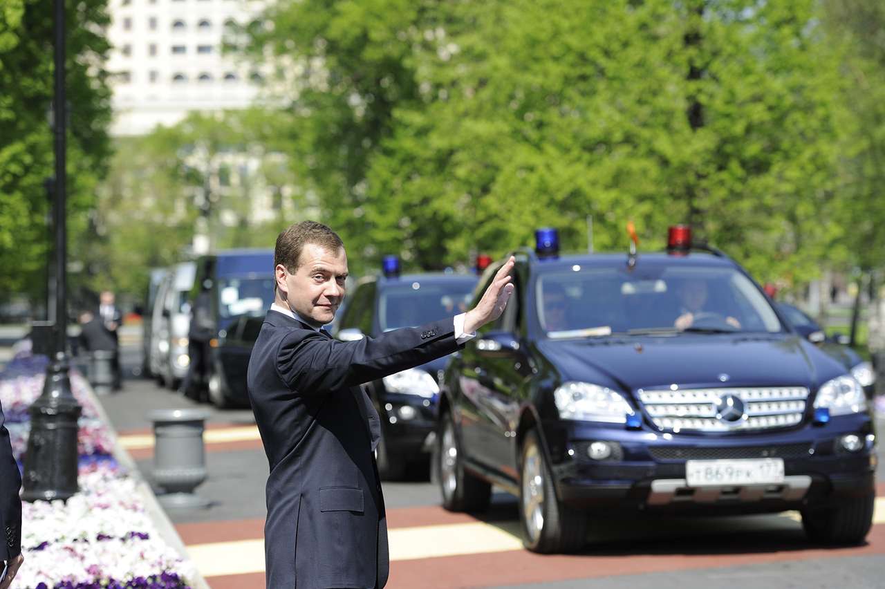 Региональных чиновников предложили пересадить на личные автомобили