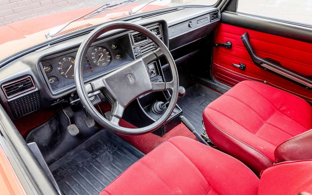 Нашли редкую «семерку» советской эпохи — вот это салон! (видео)