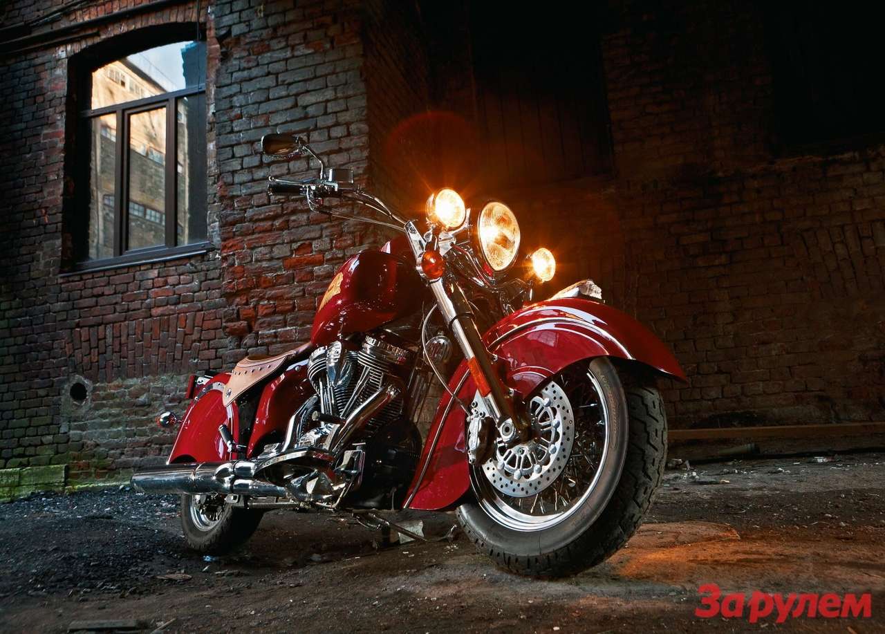 Indian Chief Dark Horse: круизер, 2011 г., 1720 см³, ок. 100 л.с., 310 кг, ок. 1 500 000 руб.