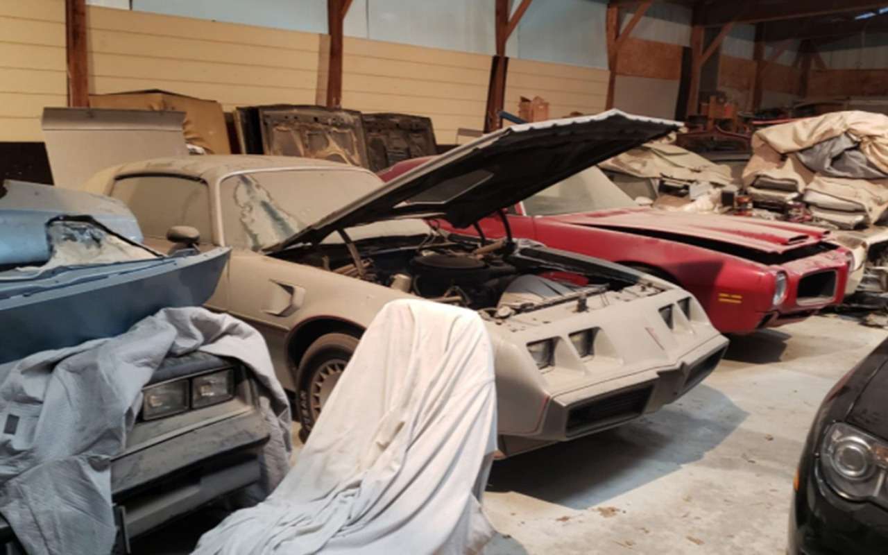 Всю жизнь собирал Понтиаки — теперь они уйдут с молотка