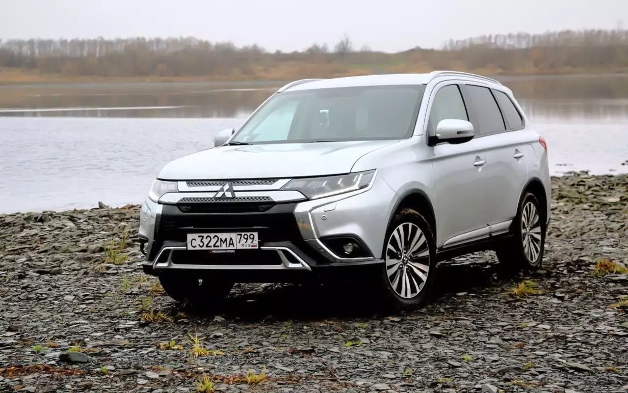 Обновленный Mitsubishi Outlander: скалолаз