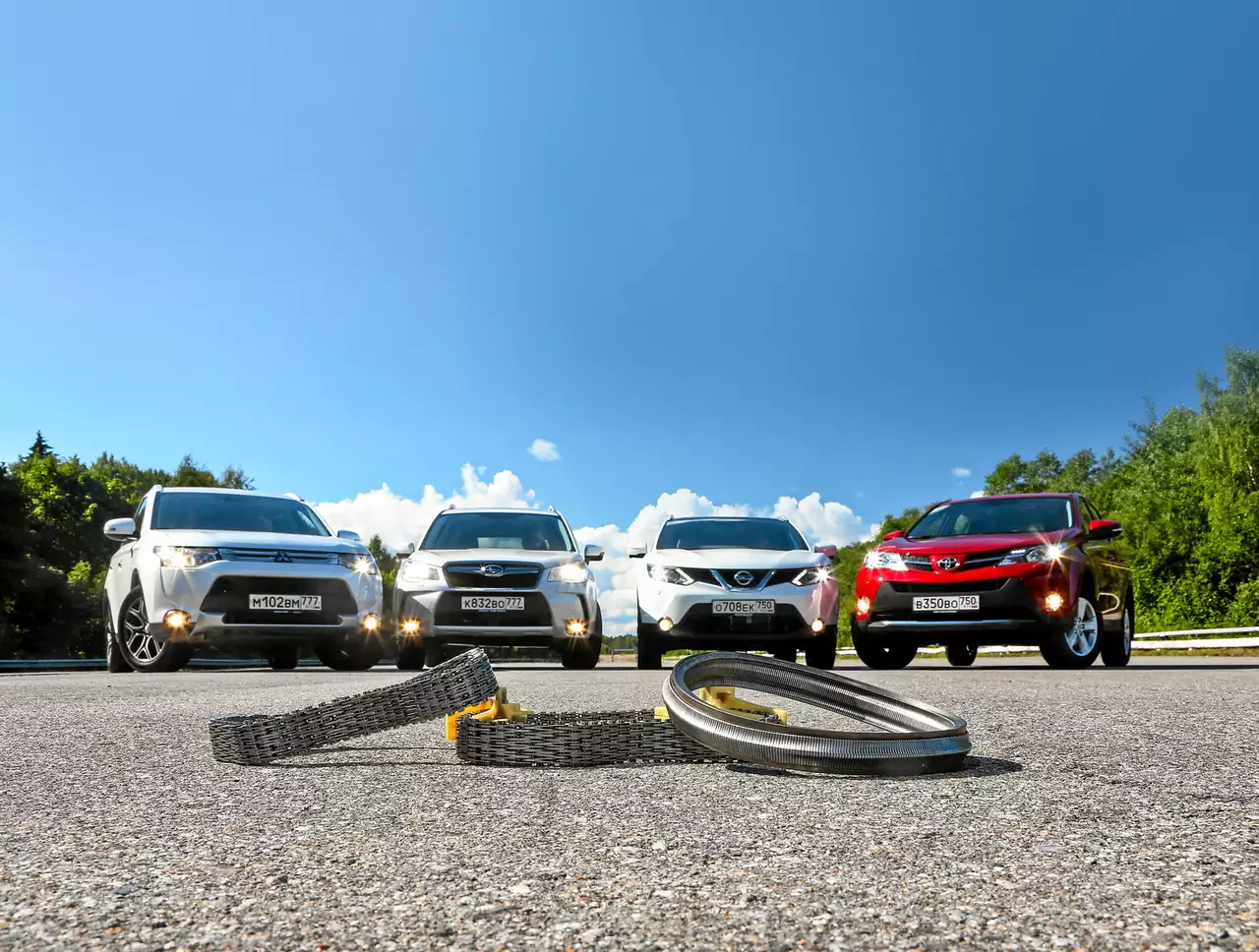Соперники: Mitsubishi Outlander (2,4 л, 167 л.с., полный привод, вариатор с шестью виртуальными передачами), Subaru Forester (2,0 л, 241 л.с.,полный привод, вариатор с восемью виртуальными передачами), Nissan Qashqai (2 л, 144 л.с., полный привод, вариатор с семью виртуальными передачами), Toyota RAV4 (2 л, 146 л.с., передний привод, вариатор с семью виртуальными передачами)