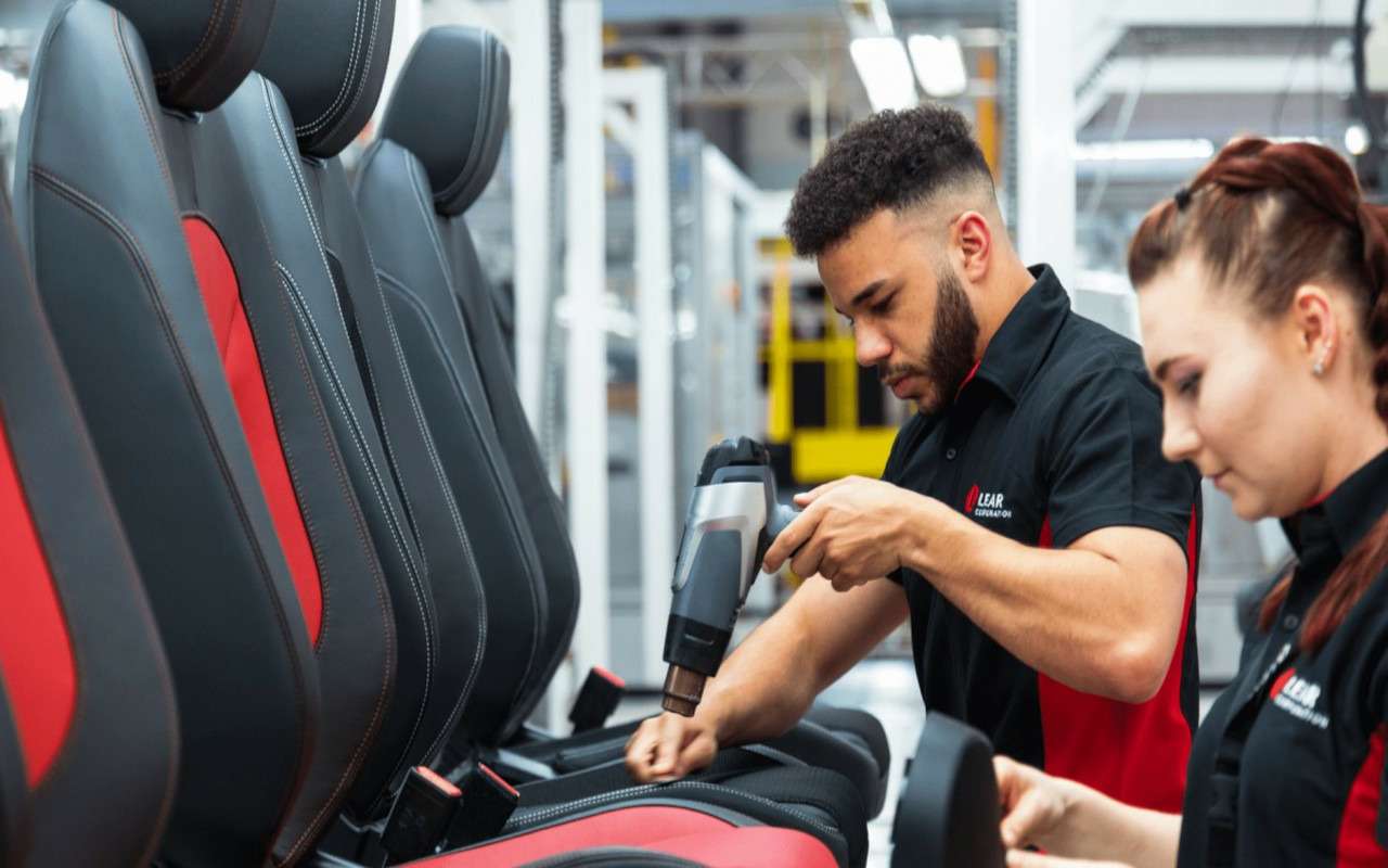 Производитель автокресел Lear продает заводы в России