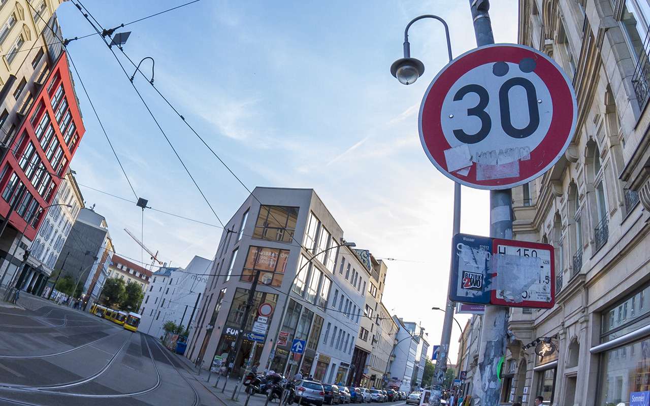 30 км/ч — новый скоростной лимит для больших городов. Поддерживаете?
