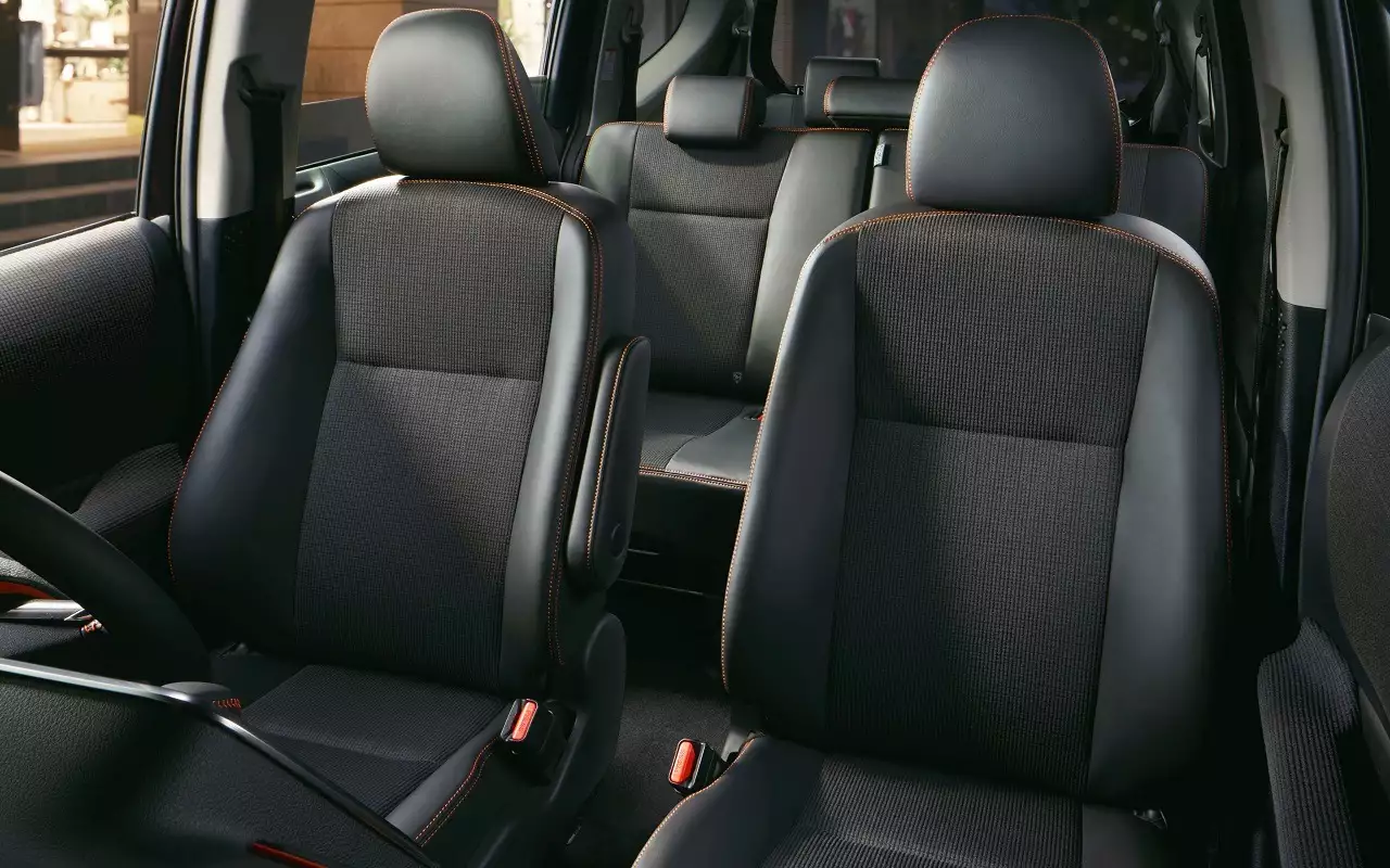 Интерьер Toyota Sienta