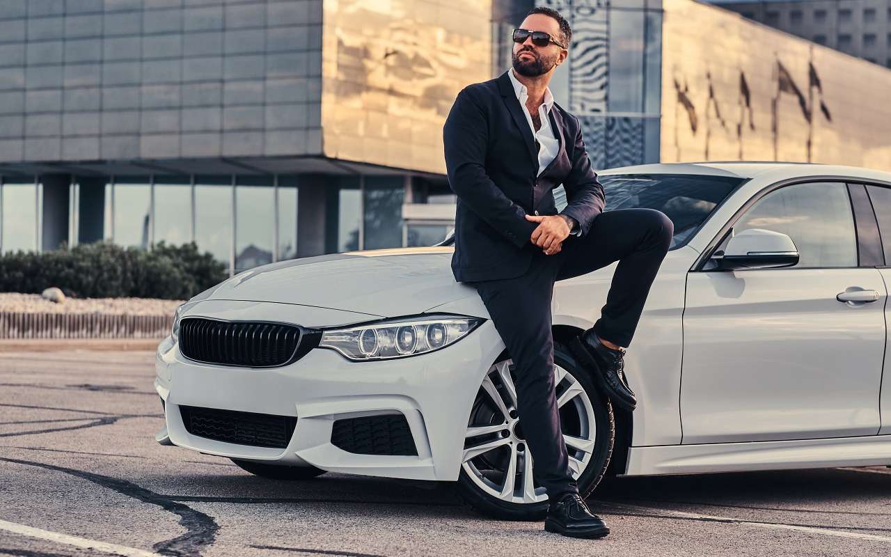 Названы самые популярные в России люксовые иномарки