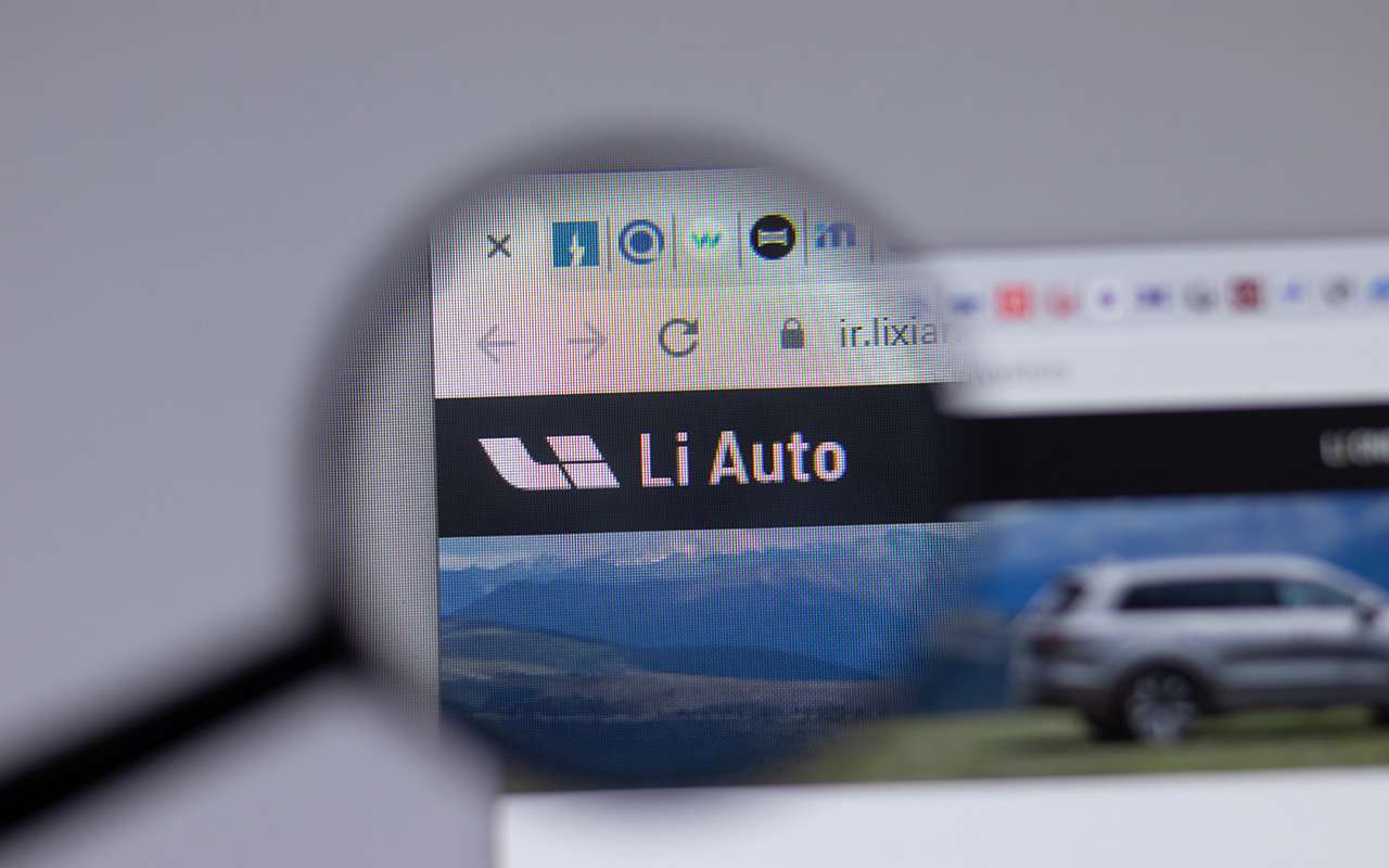 Автопроизводитель своеобразно решил проблему с микрочипами. Власти недовольны