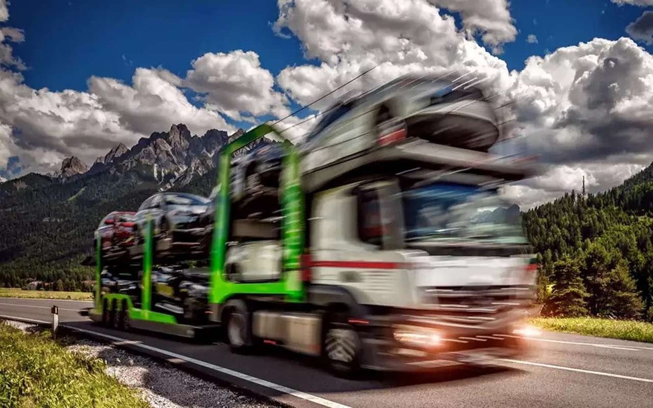 Украинские водители создали проблемы с перевозкой автомобилей в Европе