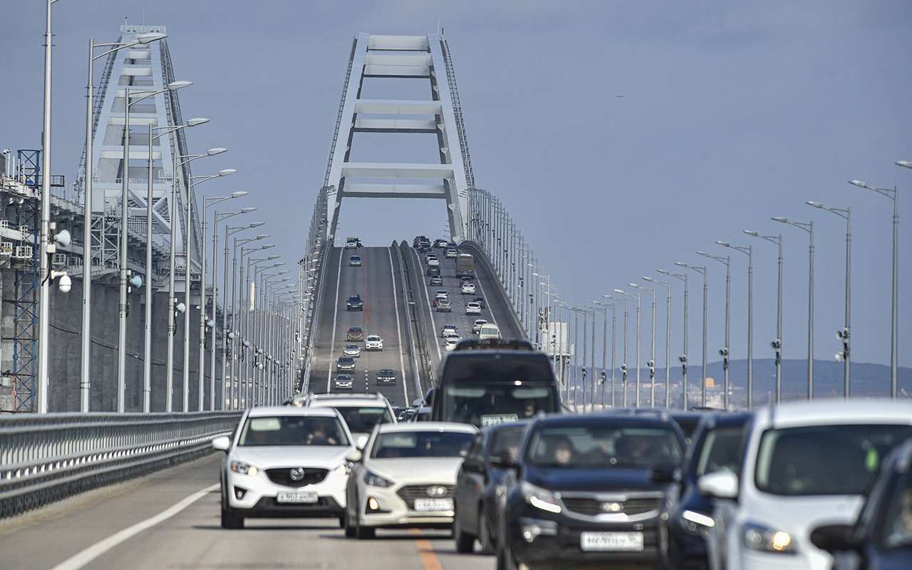 Журналист рассказал, как досматривают машины на Крымском мосту