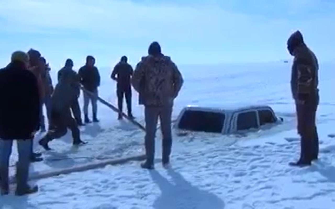 Как правильно вытащить Ниву из полыньи - видеоинструкция