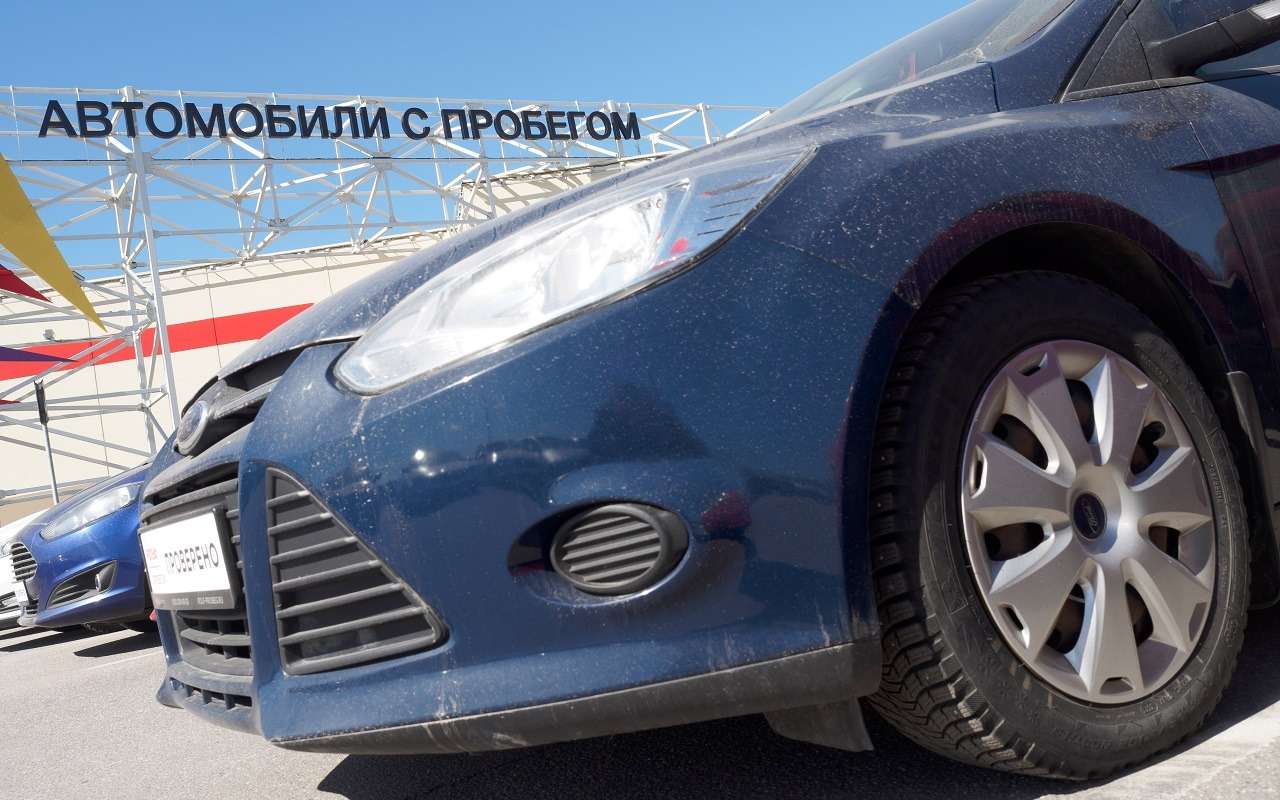 Жители России второй месяц подряд массово скупают подержанные машины