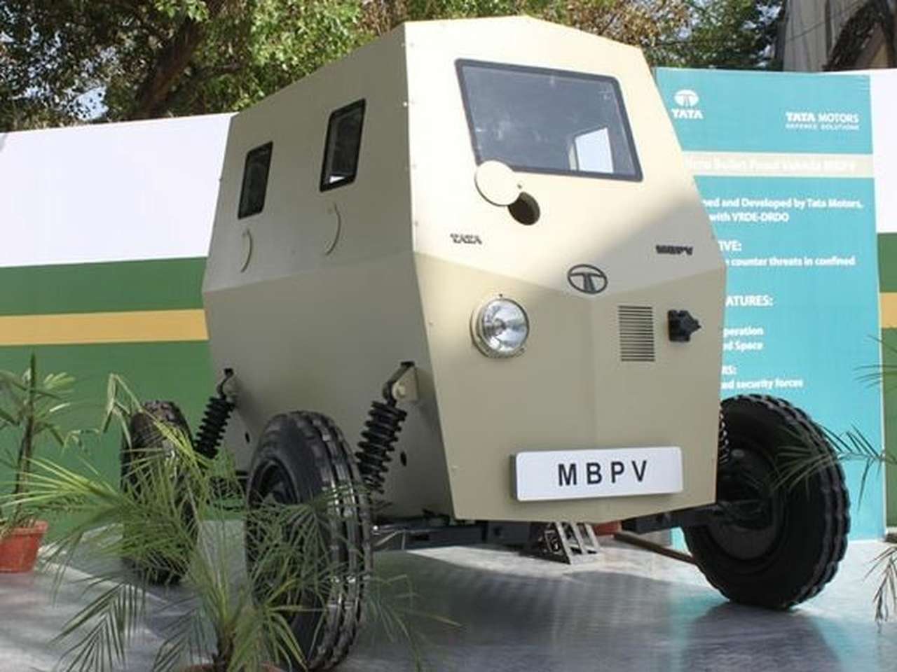 Tata Nano одели в броню