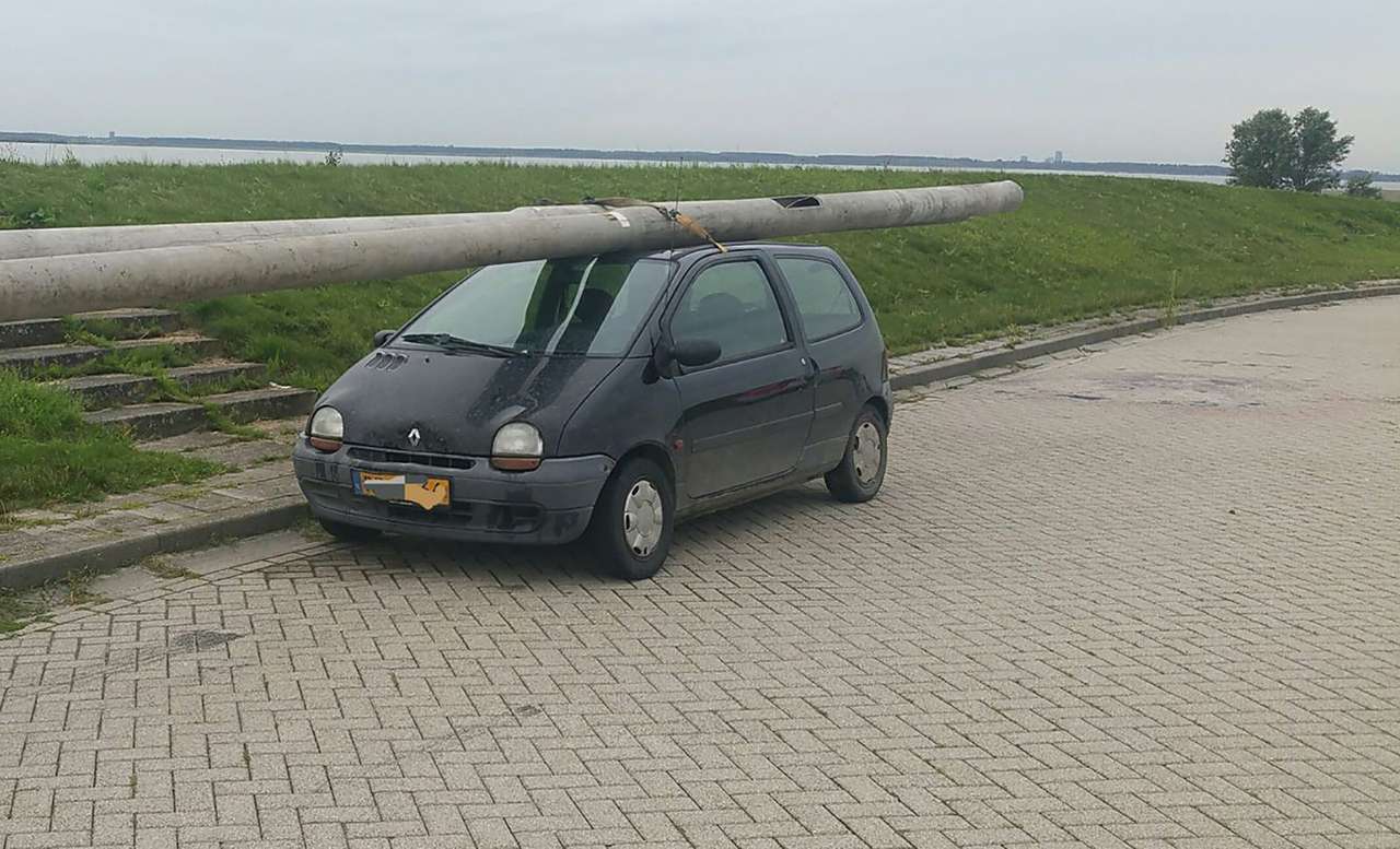 Ограбление по-голландски: пьяный водитель и два фонарных столба