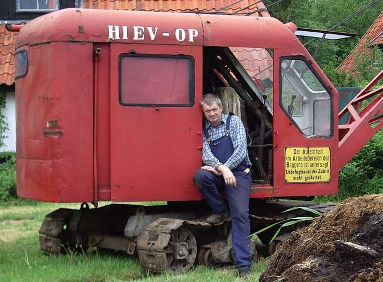 Петре Майер и один из экспонатов его коллекции. 
Фото: Peter Meyer