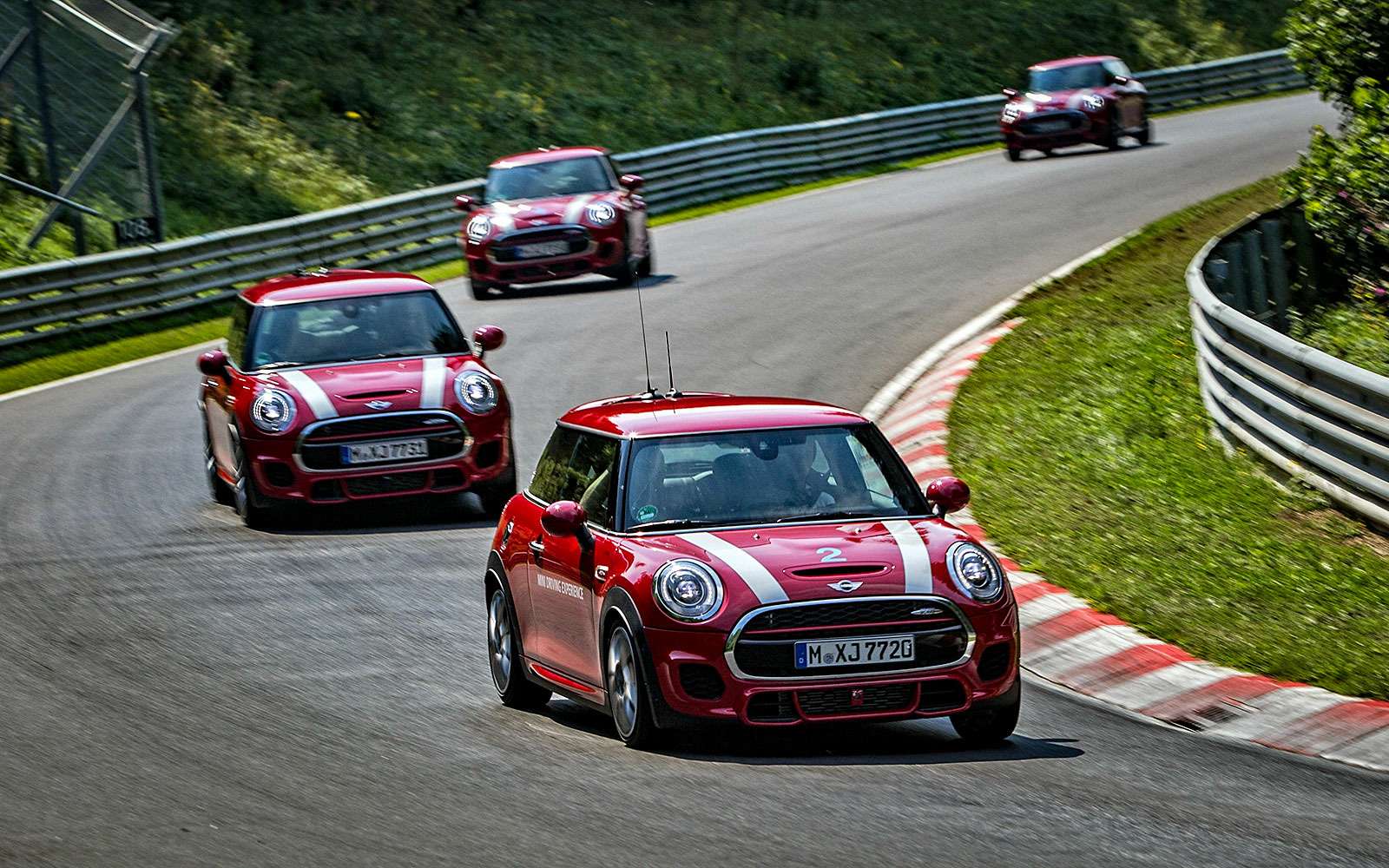 Видео машины жизни. Mini Cooper s 2022. Мини Купер в гонках. Контраварийное вождение. Видео про автомобили.