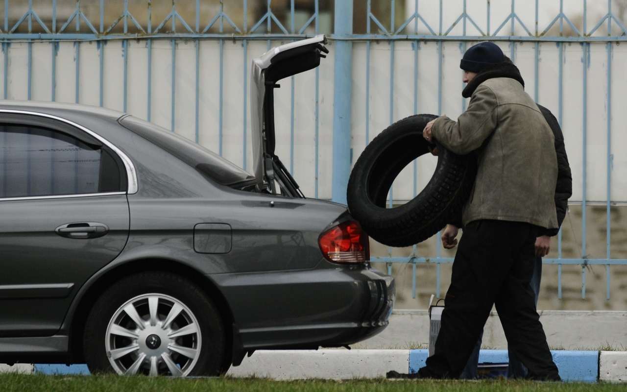 «Обуть» машину по дешевке: во сколько может обойтись подержанная резина?