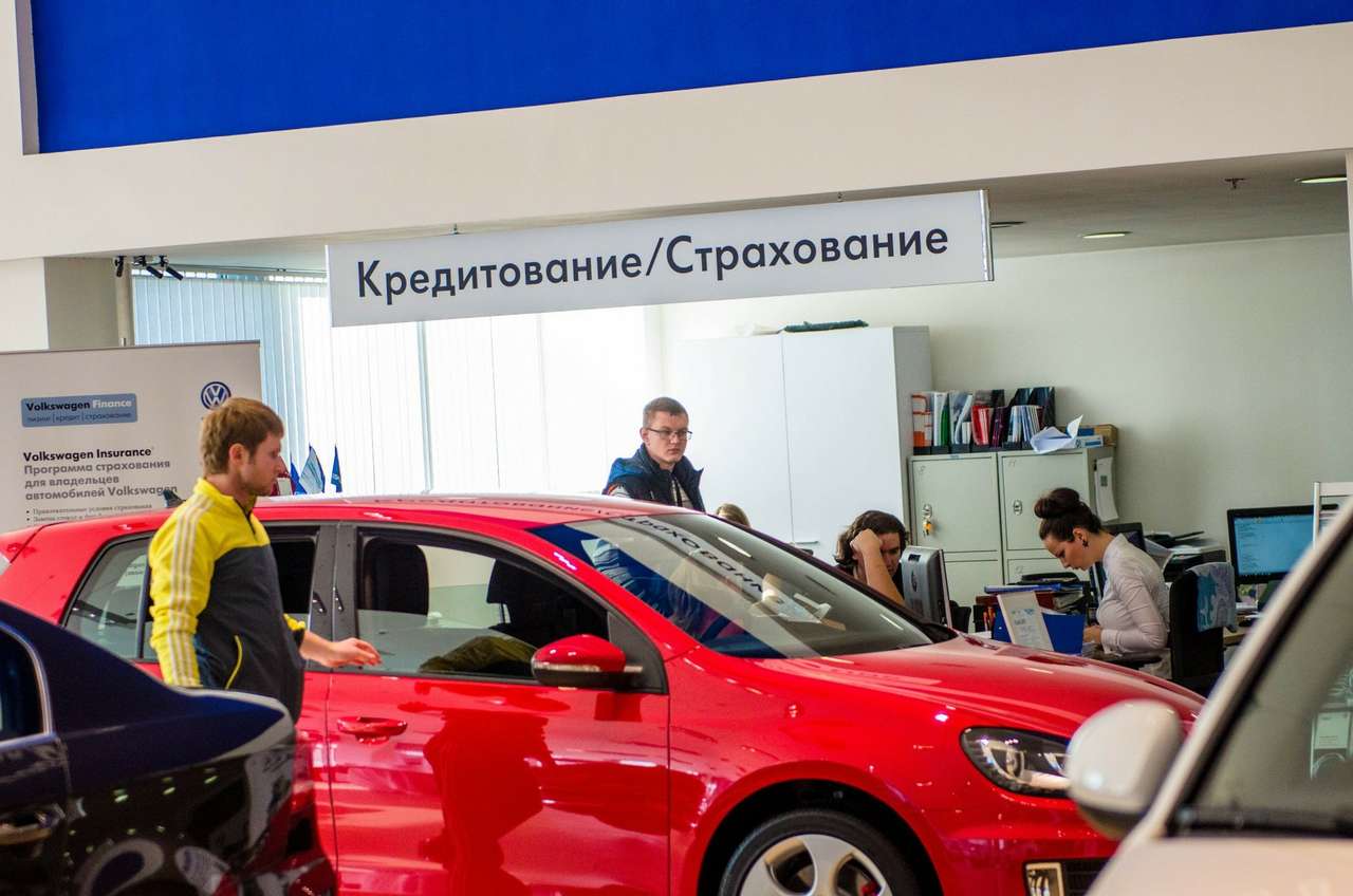 Черный вторник: Центробанк оставил авторынок без штанов