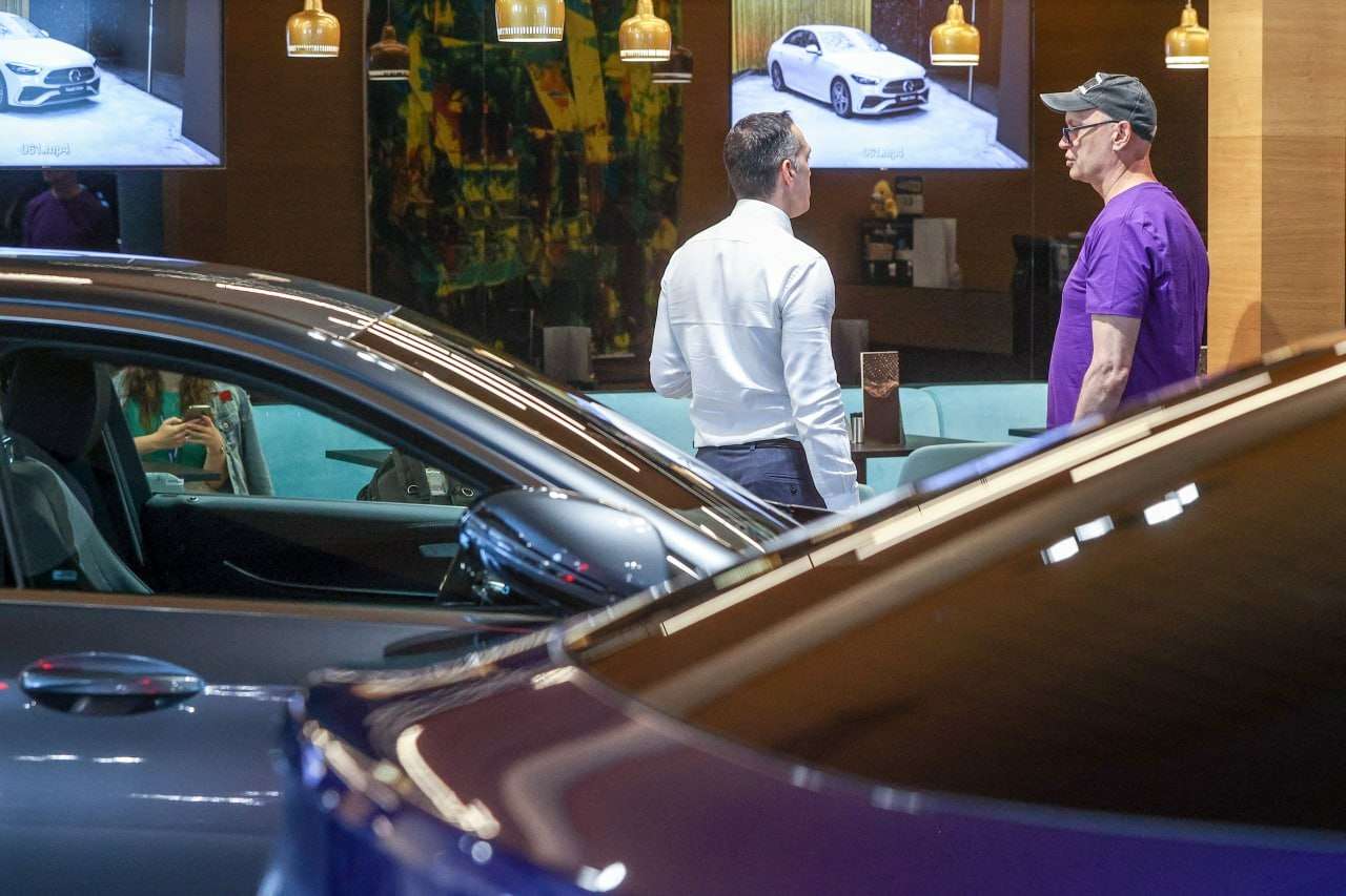 Автомобили в России в первом полугодии подорожали на 12%