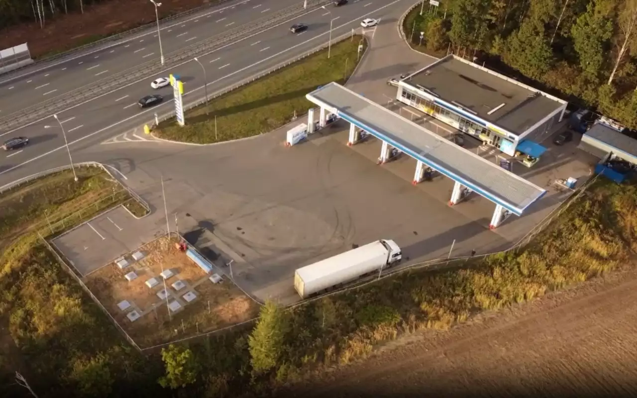 Против крупной сети АЗС возбудили дело из-за цен на топливо