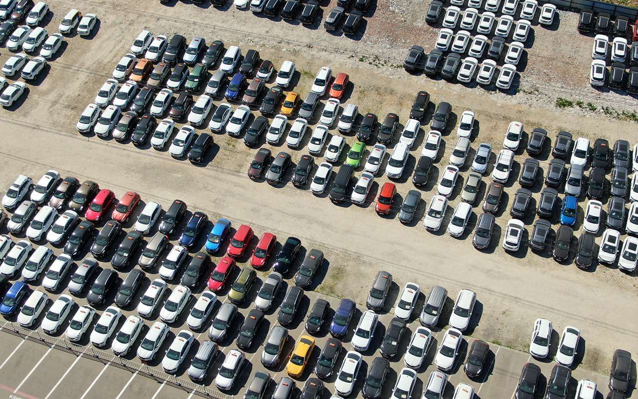 Директор «Москвича» дал прогноз продаж легковых машин в России в 2022 году