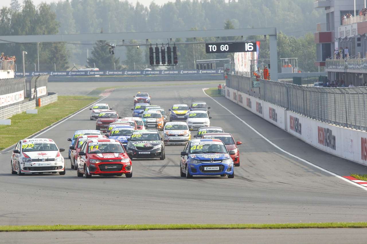 Гонка звезд «За рулем»: онлайн-видеотрансляция