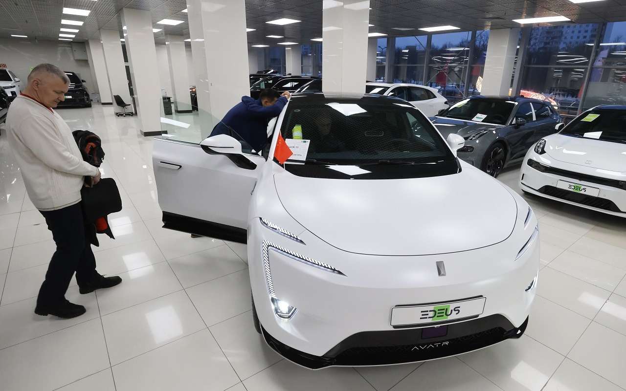 На такой площадке китайскую машину с пробегом можно купить по цене менее 1 млн