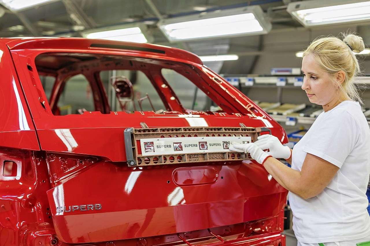 Обновленный Skoda Superb встал на конвейер