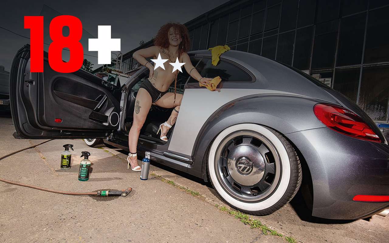 Пикантная автомойка: полуодетые красотки в календаре-2022