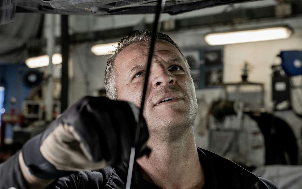 Моторное масло почернело? Не спешите его менять