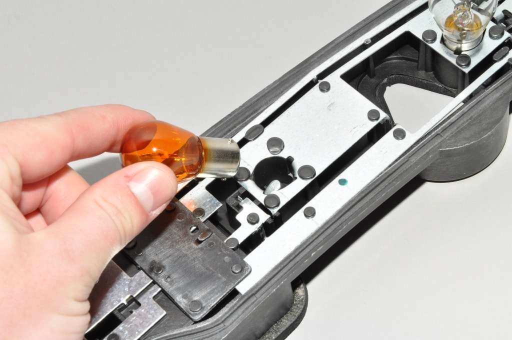 Как поменять поворотник на ларгусе - фото