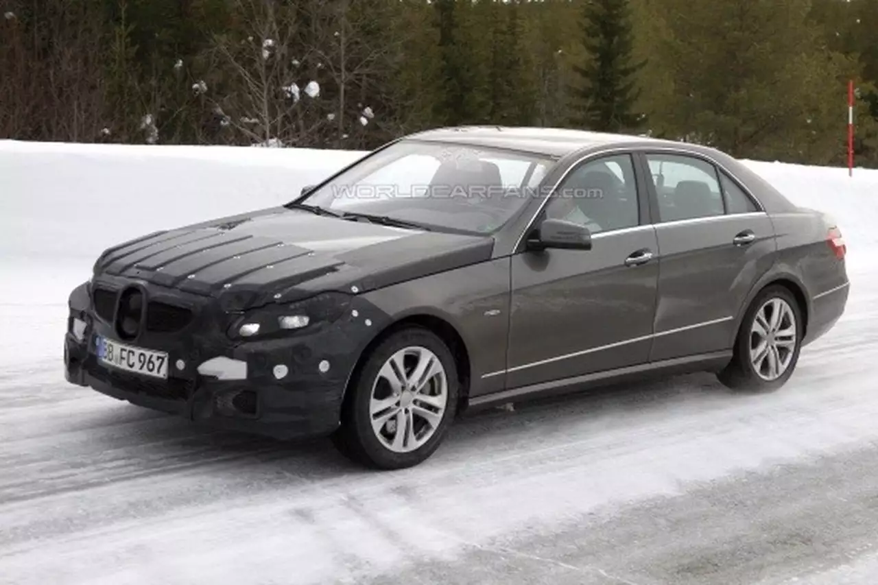 Mercedes-Benz E-class с индексом W/S212, конечно, не долгожитель, но основные конкуренты в лице BMW 5-Series, Audi A6 и Lexus GS моложе
