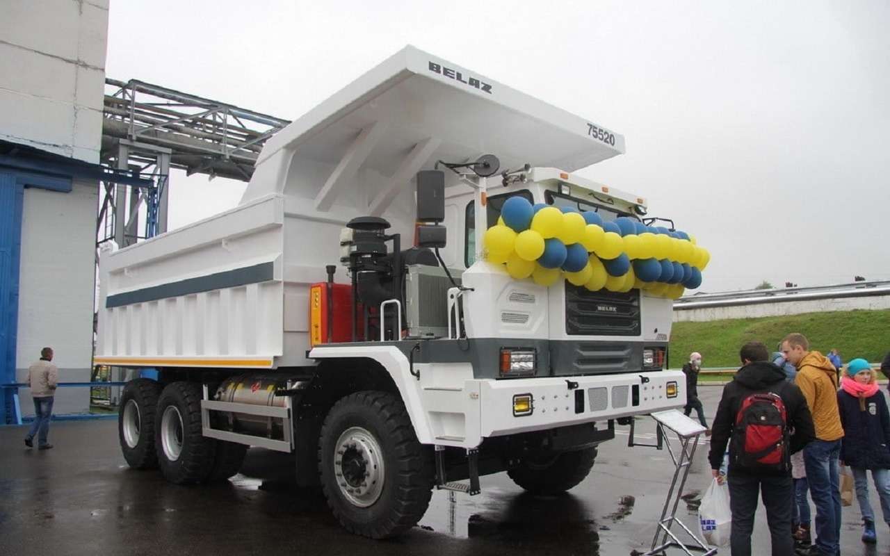 Новый БелАЗ соберут из китайских запчастей — так дешевле