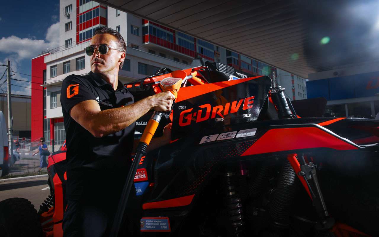 Гонщик команды G-Drive Racing Роман Русинов