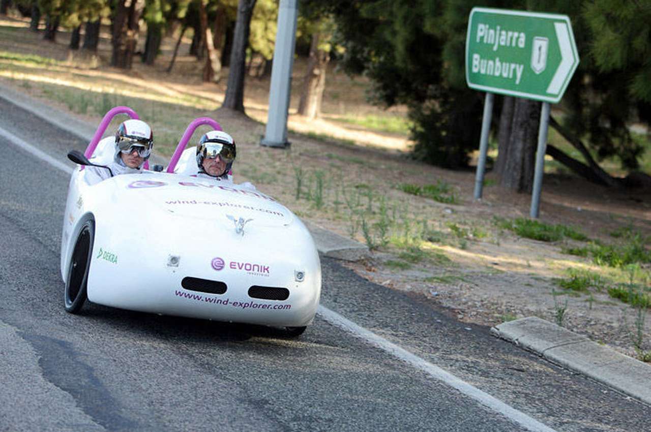 Ветромобиль пересек Австралию без капли горючего