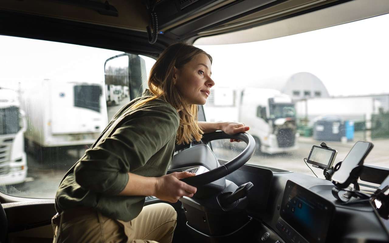 Женщины стали чаще устраиваться на работу на «мужские» должности в автосервисы