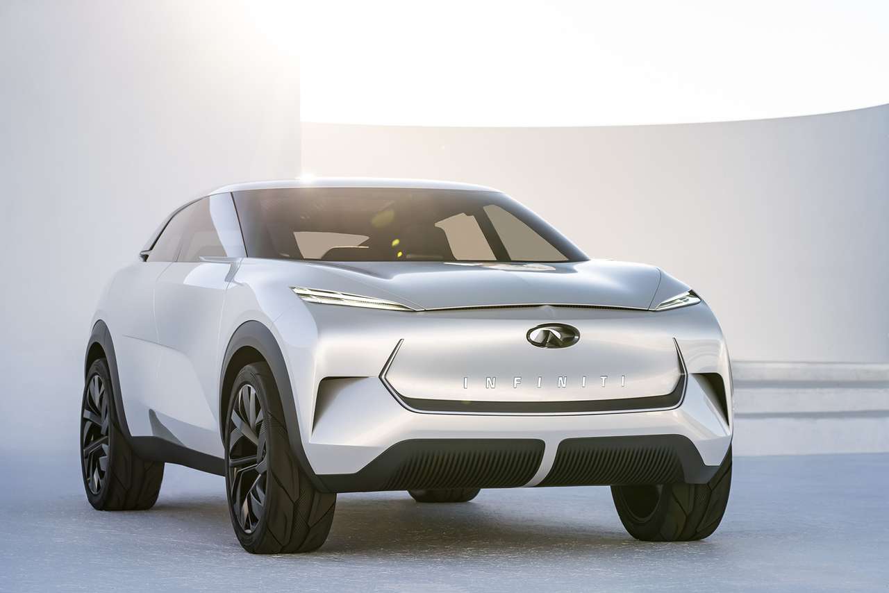 Новый кроссовер Infiniti сломался, не доехав до стенда на выставке