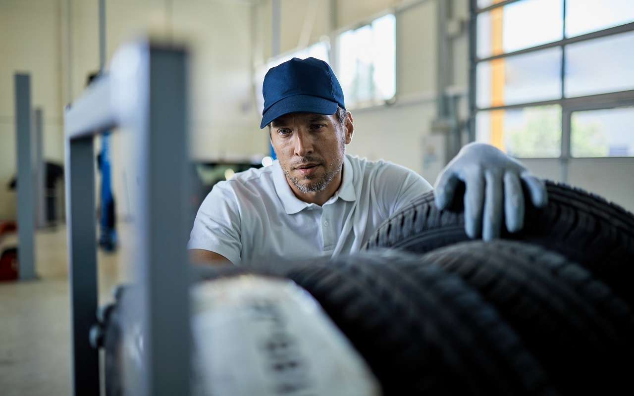 Как не поймать «грыжу» и не слететь с трассы: советы по выбору летней резины