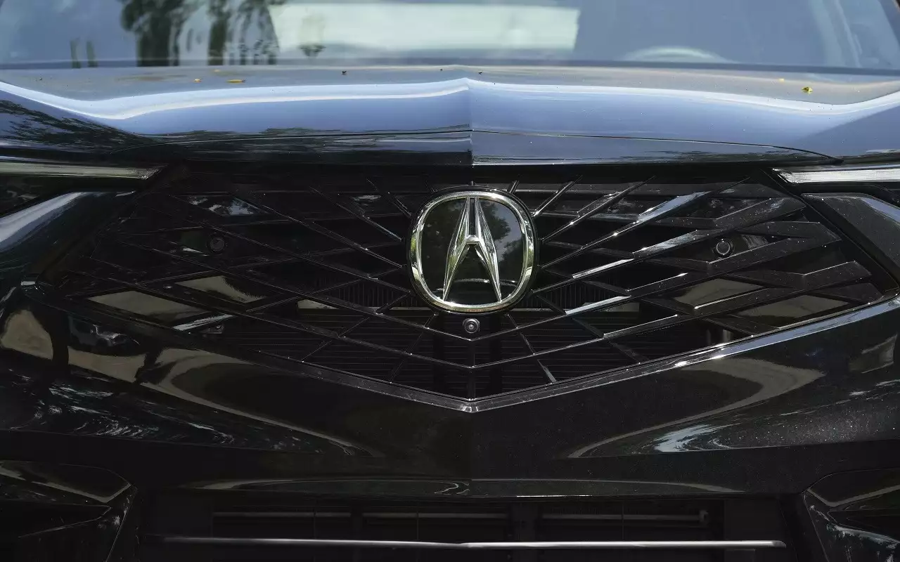 Самая большая Acura за всю историю: бренд готовит громкую премьеру