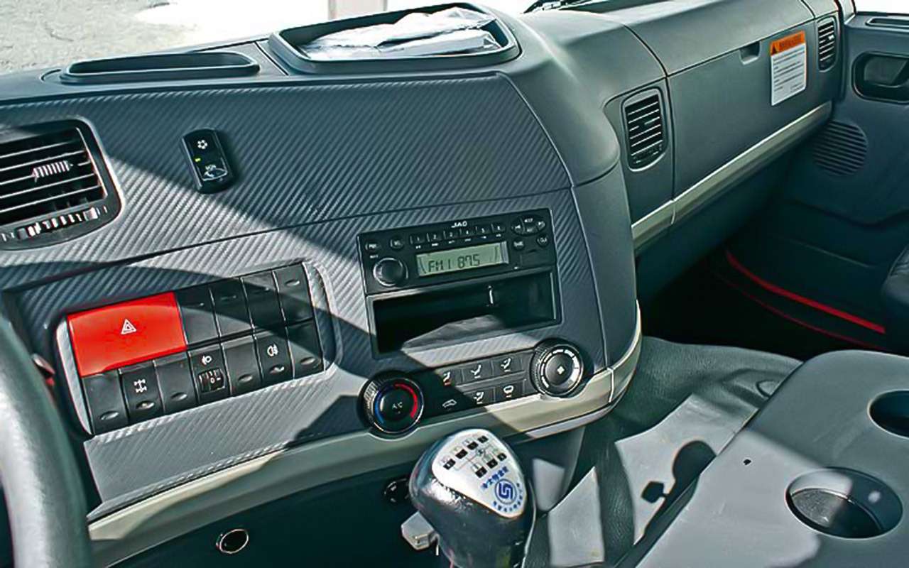 Jac приборная панель. JAC n350 самосвал. JAC n350 в кабине. JAC n350 самосвал салон. JAC n120 приборная панель.